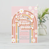 Vibin' Thrivin' Three Boho Daisy Rainbow Birthday Kaart (Staand voorkant)