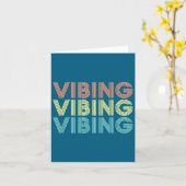 Vibing Shirt. Awesome Feeling, Feel Good Motivatio Kaart (Gele Bloem)