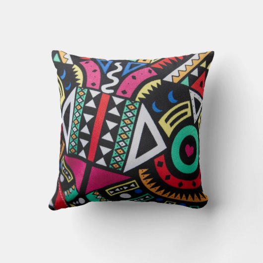 Vibrant Afro-Centric Geometric Pattern – Bold Trib Kussen (Achterkant)