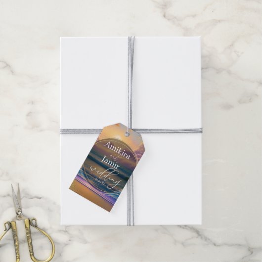 Vibrant Beach Background Faux Glitter Weddenschap Cadeaulabel (Met Touw)