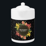 Vibrant Bright Spring Flowers Wreatday Theepot<br><div class="desc">Ontworpen op basis van mijn waterverf illustratie van gele papegaaiknollen, oranje lily en gele dagleugens. Een prachtige combinatie van heldere kleuren is bloemen in de lente met een zwarte en grijze demaspatroon op de achtergrond. in Zazzle met uw eigen tekst voor een gepersonaliseerd ontwerp. Bekijk mijn winkel voor overeenkomende objecten!...</div>