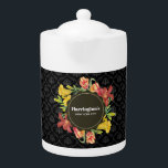 Vibrant Bright Spring Flowers Wreatday Theepot<br><div class="desc">Ontworpen op basis van mijn waterverf illustratie van gele papegaaiknollen, oranje lily en gele dagleugens. Een prachtige combinatie van heldere kleuren is bloemen in de lente met een zwarte en grijze demaspatroon op de achtergrond. in Zazzle met uw eigen tekst voor een gepersonaliseerd ontwerp. Bekijk mijn winkel voor overeenkomende objecten!...</div>