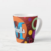 Vibrant Circles Retro Monogram gepersonaliseerd Latte Mok (Rechterhoek)