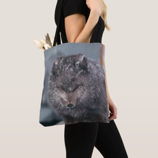 Vibrant Cute Arctic Blue Phase Fox Winter Scene Tote Bag (Dichtbij)