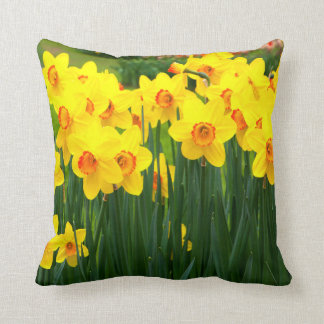 Vibrant Daffodil Kussen