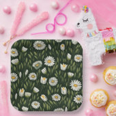 Vibrant Daisy Pattern with Lush Green Accents Papieren Bordje (Feest)