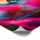 Vibrant Dewdrop: reflecties van de Natuur in kleur Poster (Hoek)