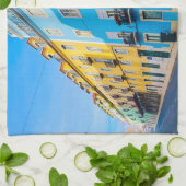 Vibrant Kitchen Towel Lissabon, Portugal Streets Theedoek (Gevouwen)