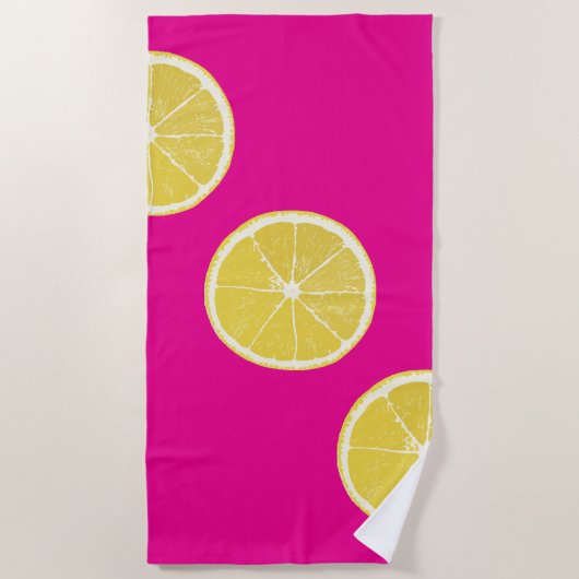 Vibrant Lemon Slice Pattern on Pink Beach Towel Strandlaken (Voorkant)