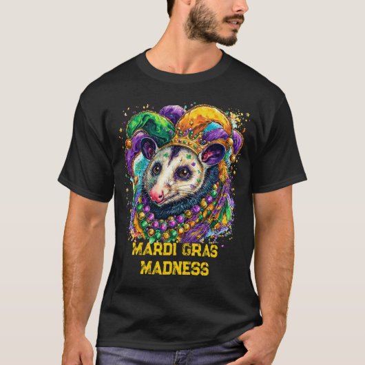 Vibrant Mardi Gras possum in jester mask and beads T-shirt (Voorkant)