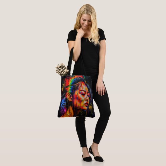 Vibrant Neon Portrait – Abstracte expressionistisc Tote Bag (Op model)