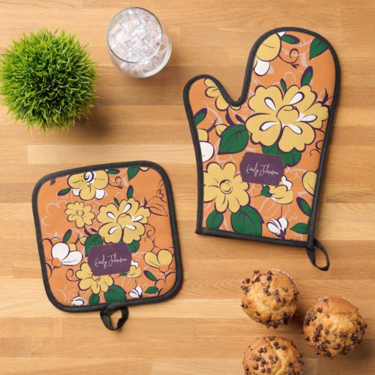 Vibrant Orange Yellow Floral Kitchen Custom Name Ovenwant & Pannenlap Set (Top down)