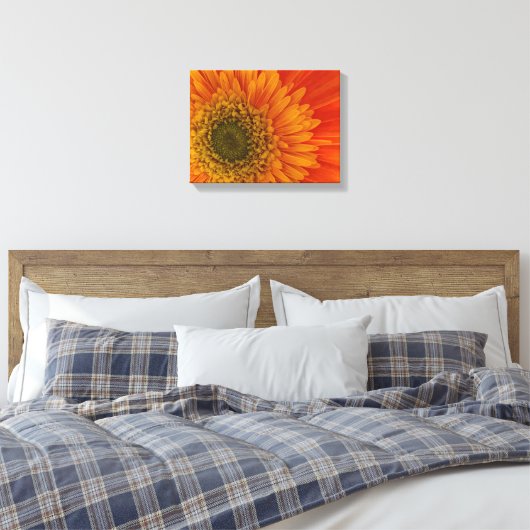 Vibrant Oranje Gerbera Daisy StretchedCanvas Afdru Canvas Afdruk (Insitu (Slaapkamer))