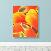 Vibrant Oranje Tulp Flower Petals Foto Canvas Afdruk (Insitu (Houten vloer))