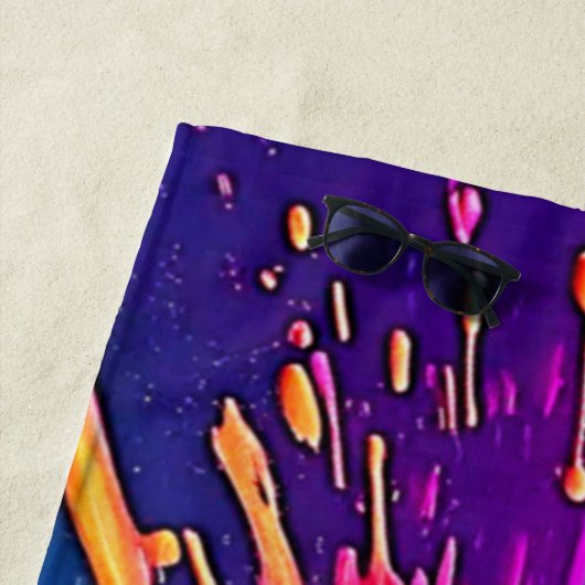 Vibrant Paint Burst Design Strandlaken (In situ)