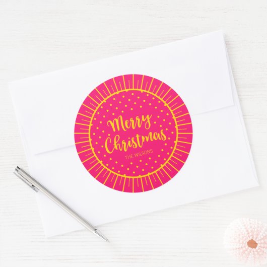 Vibrant Pink Starburst Script Vrolijk kerstfeest Ronde Sticker (Envelop)