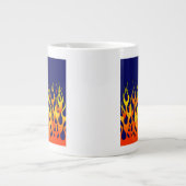 Vibrant Racing Flames op Navy Blue Grote Koffiekop (Voorkant)