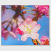Vibrant roze Sakura bloesems en Clear Blue Sky Cadeaupapier (Vlak)