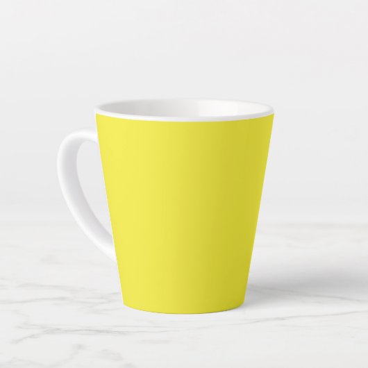 Vibrant Solid Yellow Background  Latte Mok (Linkerhoek)