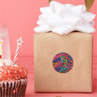 Vibrant Thread Chaos – Kleurrijke Textiel Art Prin Ronde Sticker