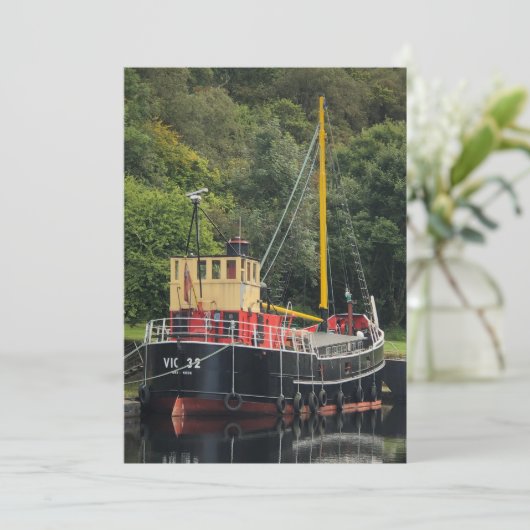 Vic32 Puffer Boat in het Crinan Canal Basin, Schot Feestdagenkaart (Staand voorkant)