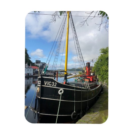 Vic32 Puffer Boat in het Crinan Canal Basin, Schot Magneet (Verticaal)