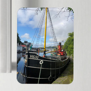 Vic32 puffervaartuig in Crinan Canal-bekken, Schot Magneet