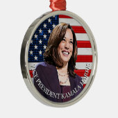 Vice President Kamala Harris Keepomwille Souvenir Metalen Ornament (Rechts)
