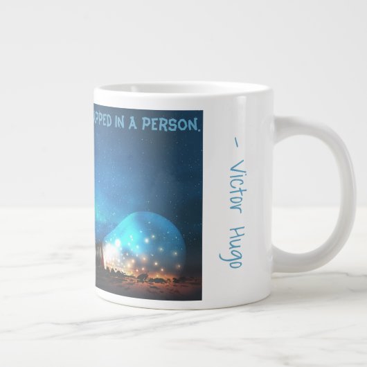 Victor Hugo Quote "Een schrijver is..." 20 oz Mok (Rechts)