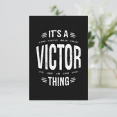 Victor Persoonlijke naam Birthday Gift RSVP Kaartje (Staand voorkant)