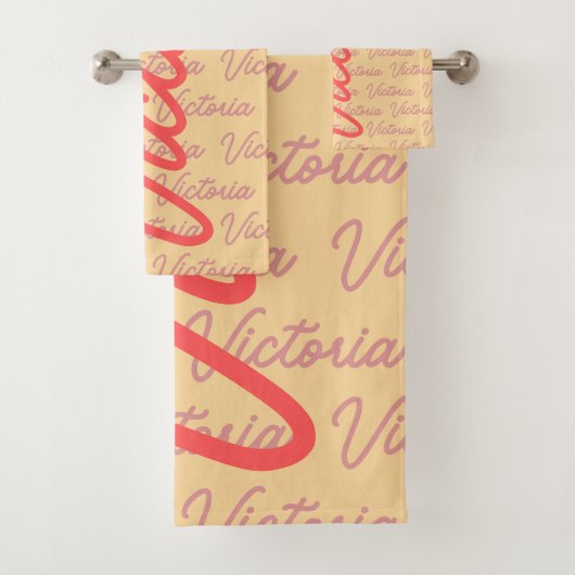 Victoria Naam Herhalend Patroon Bad Handdoek (Insitu)