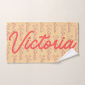 Victoria Naam Herhalend Patroon Bad Handdoek (Handdoek)