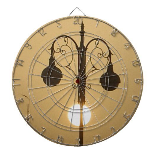 Victoriaans Bedel:  Straatlantaarnpalen Dartbord (Voorkant)