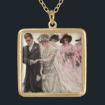 Victoriaans bruiloft-ceremonie Bride en Groom Goud Vergulden Ketting<br><div class="desc">illustratie liefde en romance Victoriaans trouwceremonie afbeelding met bruid en bruid trouwen. De nieuwpootjes knielen op een kussen en de bruidsmeisjes dragen elegante fancy petten met veren en houden bloesems vast. Artiest: Harrison Fisher,  genaamd The Wedding.</div>