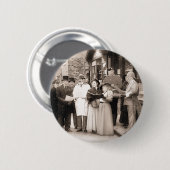 VICTORIAANS CHRISTMAS CAROL SINGERS RONDE BUTTON 5,7 CM (Voorkant /achterkant)