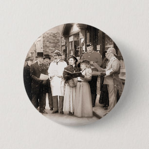 VICTORIAANS CHRISTMAS CAROL SINGERS RONDE BUTTON 5,7 CM