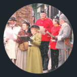 VICTORIAANS CHRISTMAS CAROL SINGERS RONDE STICKER<br><div class="desc">Een lange tijd geleden herscheppen met onze Victoriaans carol zangers. Klik op aanpassen om het aan te passen. Bezoek onze winkel door op twee bedrijven te klikken. Engeland UK.</div>