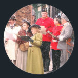 VICTORIAANS CHRISTMAS CAROL SINGERS RONDE STICKER<br><div class="desc">Een lange tijd geleden herscheppen met onze Victoriaans carol zangers. Klik op aanpassen om het aan te passen. Bezoek onze winkel door op twee bedrijven te klikken. Engeland UK. co.uk</div>