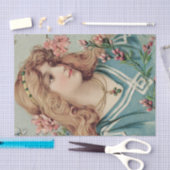 Victoriaans dame met roze bloemen in haar haar haa tissuepapier (Craft)