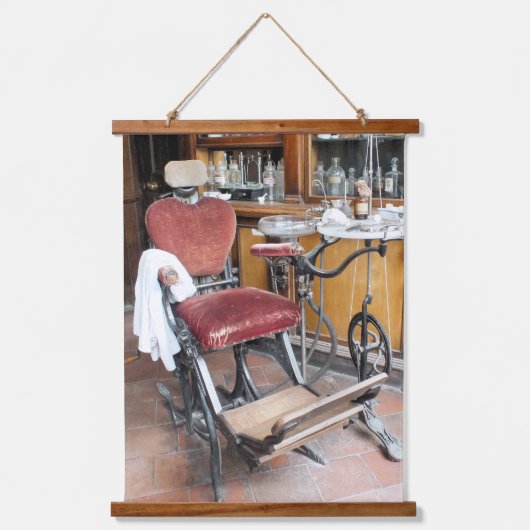 VICTORIAANS ENGLAND HANGEND WANDKLEED (Voorkant)