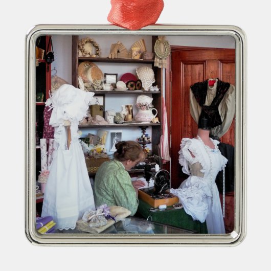 VICTORIAANS ENGLAND METALEN ORNAMENT (Voorkant)