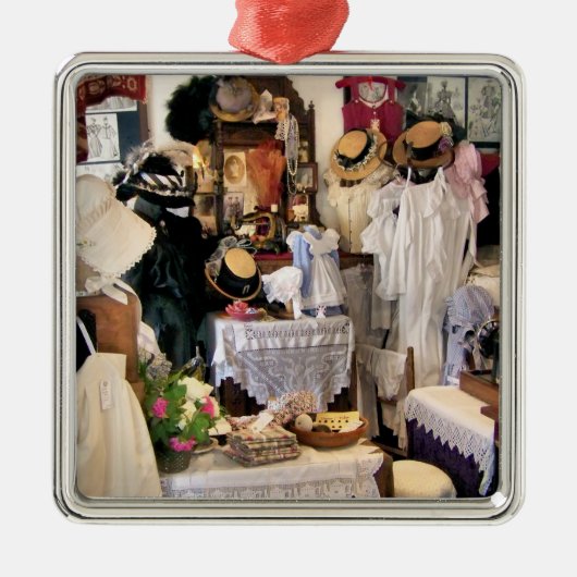 VICTORIAANS ENGLAND METALEN ORNAMENT (Voorkant)