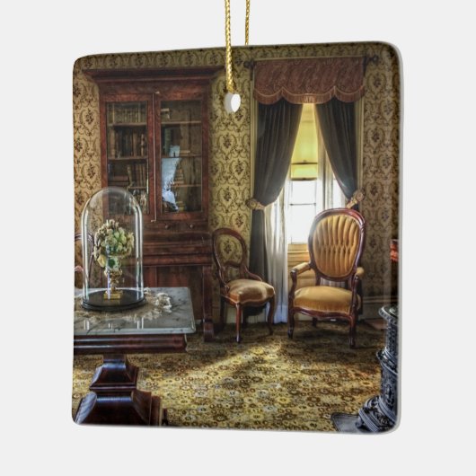 Victoriaans gemeubileerde woonkamer keramisch ornament (Links)