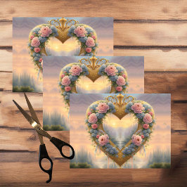 Victoriaans, goudkleurig hart met bloemen en gezeg tissuepapier