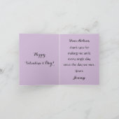 Victoriaans goudkleurig hart met lila bloemetjes, feestdagen kaart (Binnen)