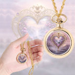 Victoriaans goudkleurig hart met lila bloemetjes,  horloge<br><div class="desc">Dit prachtige Kettingen horloge heeft een Victoriaans goudkleurig hart,  versierd met bloemetjes op een romantische achtergrond in zacht lila kleuren. Geweldig Valentijns's cadeau voor elke vrouw! Eigen Tekst.</div>