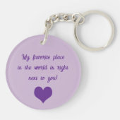 Victoriaans goudkleurig hart met lila bloemetjes, sleutelhanger (Achterkant)