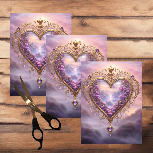 Victoriaans goudkleurig hart met lila bloemetjes,  tissuepapier