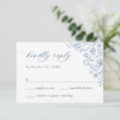 Victoriaans Grace Floral Dusty Blue Wedding RSVP Kaartje (Staand voorkant)