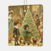 Victoriaans kerstavond tijd om de boom te versiere keramisch ornament (Links)